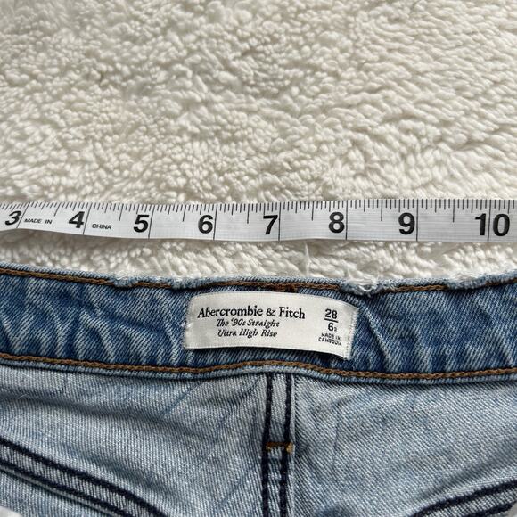 Abercrombie and Fitch 90s Straight Ultra High Rise Distressed Jean Size 28/6 - Picture 4 of 7
